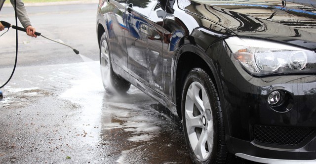 Spray off undercarriage. Photo ID 53184248 © Vitaliy Stepanenko | Dreamstime.com